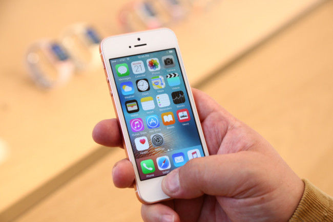 Компания Apple восстановила продажи популярной модели Phone SE.