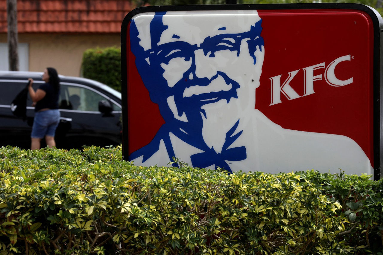 Американская KFC перейдет на напитки Coca-Cola после 40 лет партнерства с Pepsi.