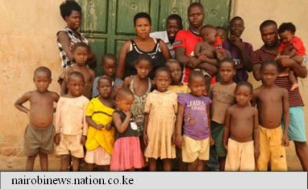 O femeie din Uganda are 38 de copii la vârsta de 37 de ani. 
