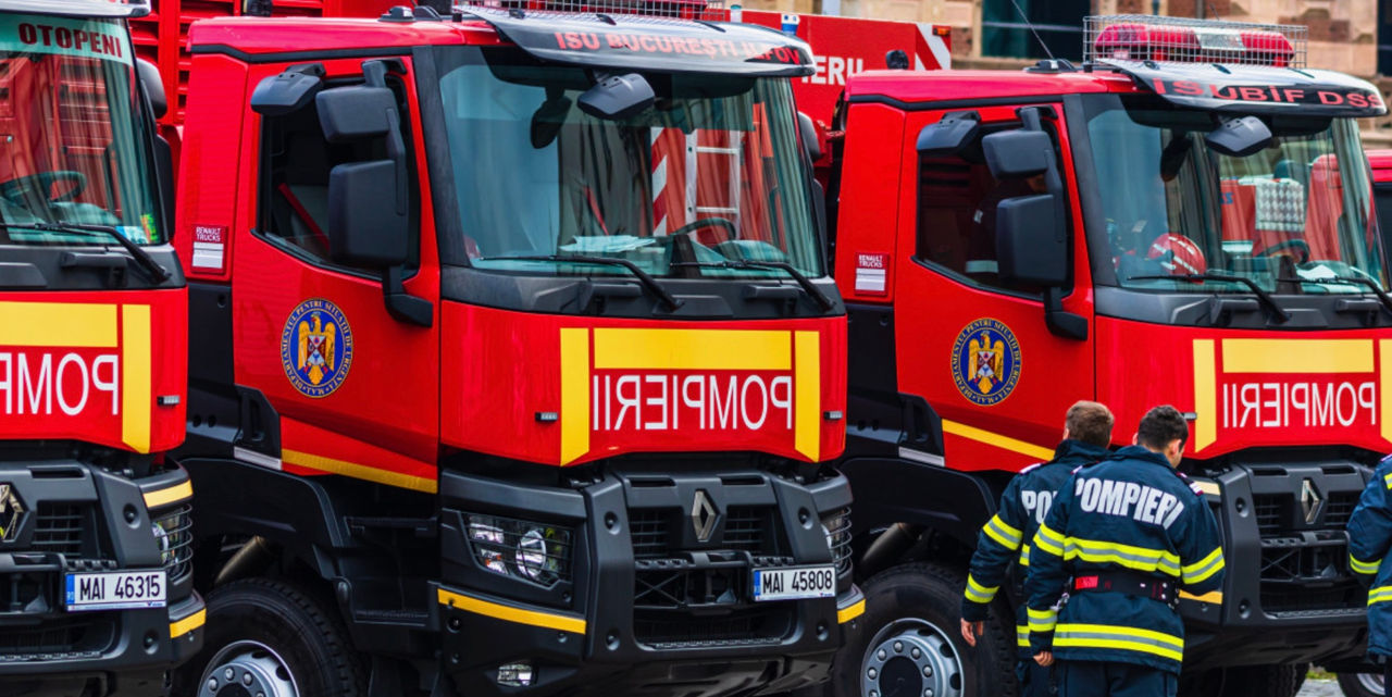 Un microbuz cu 18 pasageri la bord din Moldova a luat foc la Bacău.