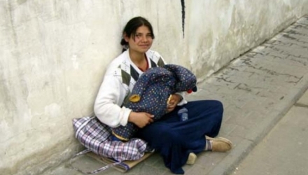 Cerşetoria, în oraşele care o vor interzice, va fi pasibilă de aplicarea unei amenzi şi unei pedepse de până la trei luni de închisoare.