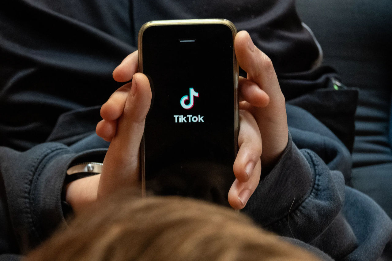 TikTok introduce noi funcții pentru monitorizarea minorilor.