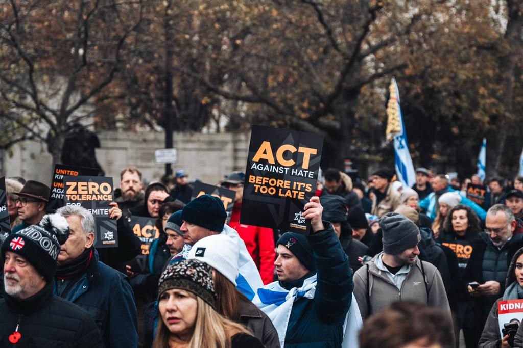 В Лондоне прошла масштабная акция против антисемитизма.