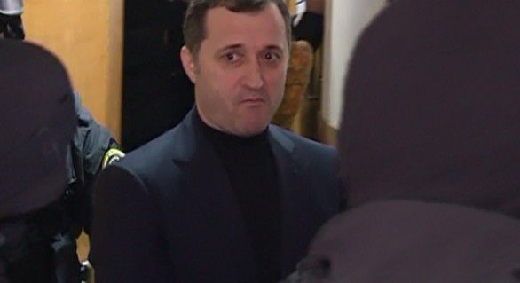 Potrivit lui Deliu, toate acestea s-ar întâmpla deoarece „cei care îi au în subordine pe mascați” se tem de revolta maselor, care ar putea izbucni în orice moment.