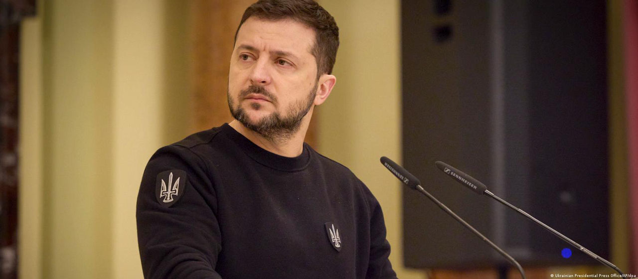 Зеленский ввел санкции против перевозчиков, связанных с РФ.