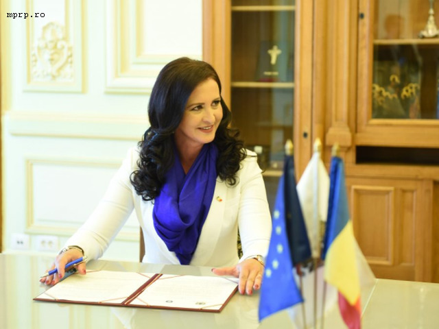 Елена Наталия Интотеро, министр по делам румынских общин за рубежом.