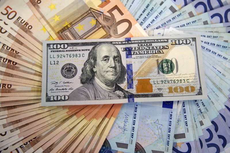 Valoarea dolarului american a crescut cu un ban şi este cotat la 19 lei şi 80 de bani.