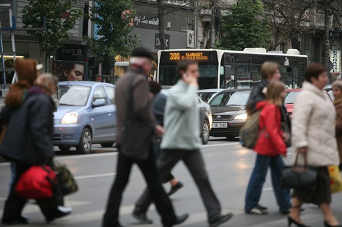 Conducătorii auto sunt îndemnaţi să ocolească centrul Capitalei în aceste zile şi să se conformeze indicaţiilor inspectorilor de patrulare.
