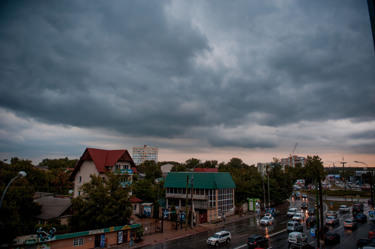 Метеослужба объявила предупреждение из-за ливней с грозами в Молдове. Фото Point.md.