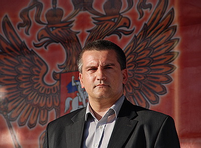 Премьером Крыма Верховный Совет полуострова назначил главу партии «Русское единство» Сергея Аксенова.