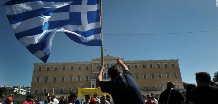 Pensii din nou tăiate la greci. Foto: cnn.com