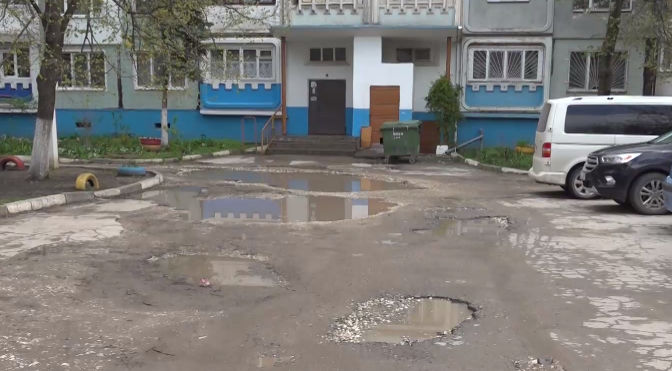 Водители в Бельцах не могут ездить по улицам из-за последствий непогоды.