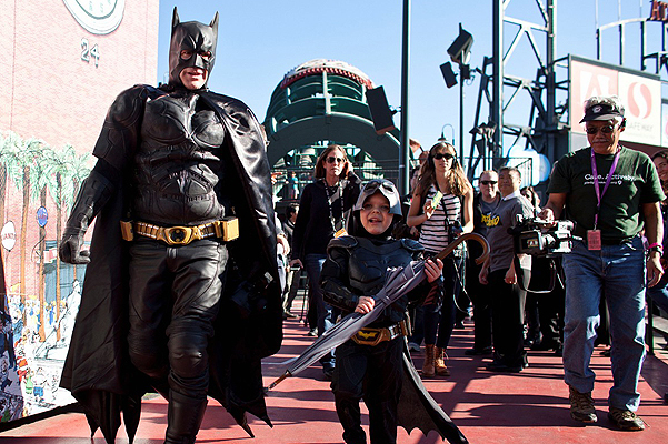 Теперь юного Майлса все знают как BatKid, а соответствующий хэштег попал в главные тренды Twitter.