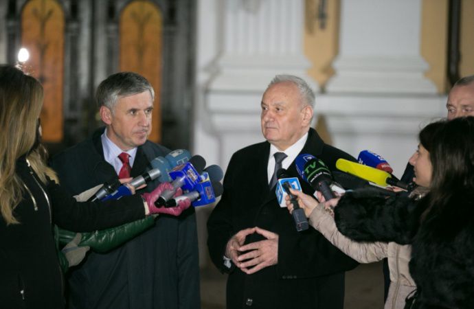 В случае со Стурзой Тимофти не настаивал на создании большинства в парламенте.
