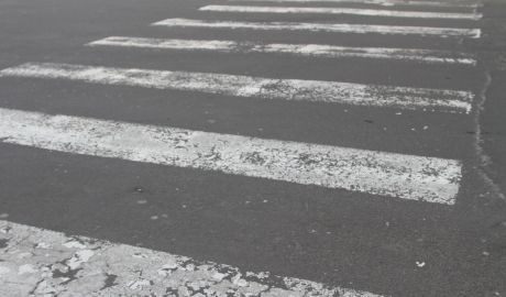 Un bărbat de 51 de ani a ajuns la spital după ce a fost lovit de un şofer pe zebră.