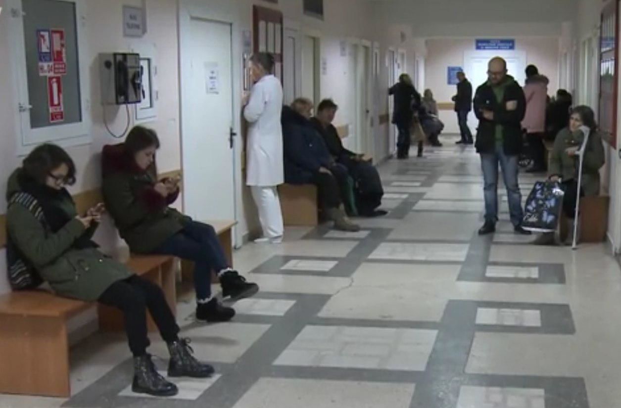 Пациентам больниц приходится ждать консультаций врачей более месяца.