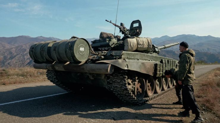 Российские миротворцы вошли в Степанакерт.