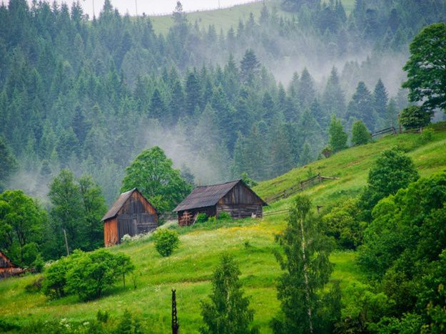 Если когда-то Карпаты считались по большей части горнолыжным курортом, то сейчас интерес к отдыху в горах не снижается круглый год.