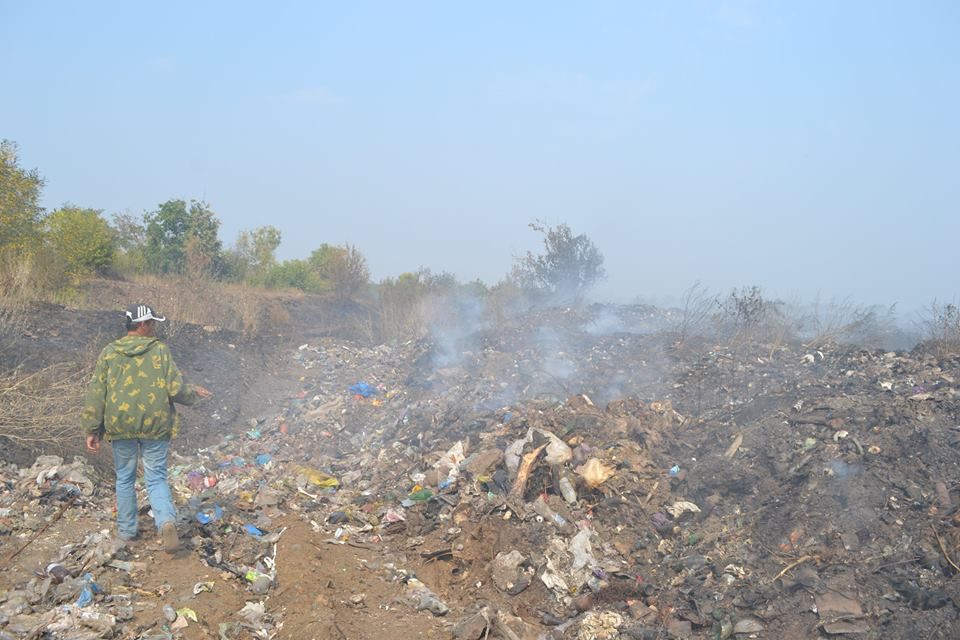 Incendiul la o gunoiște din apropierea Chișinăului nu poate fi stins de mai bine de o săptămână.