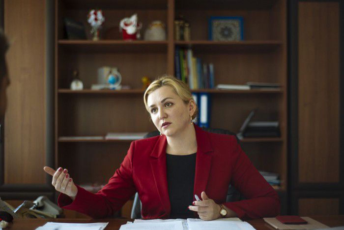 Ruxanda Glavan spune că din cauza lacunelor din sisitem și a salariilor primite în plin. Foto: timpul.md