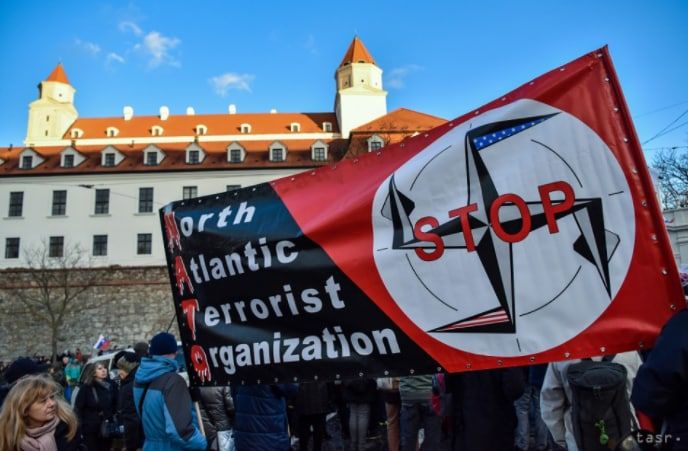 В Словакии вспыхнул протест против военного соглашения с США.