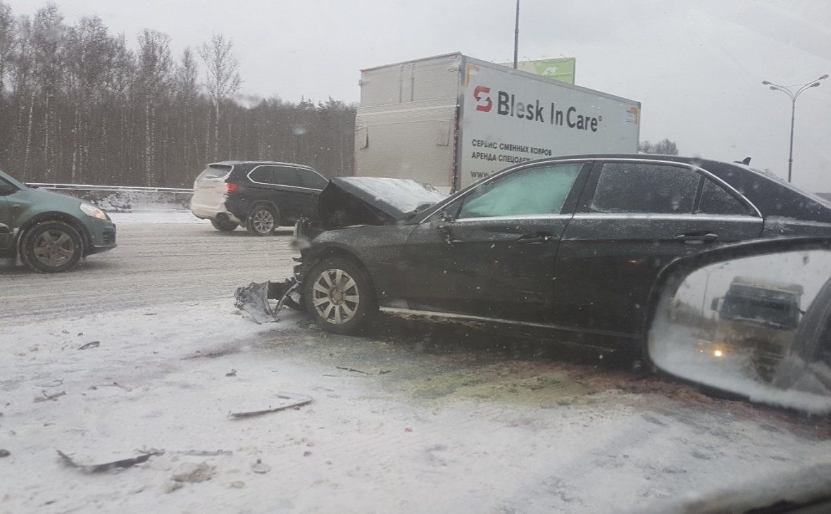 В Москве из-за гололеда в ДТП попали около 40 автомобилей