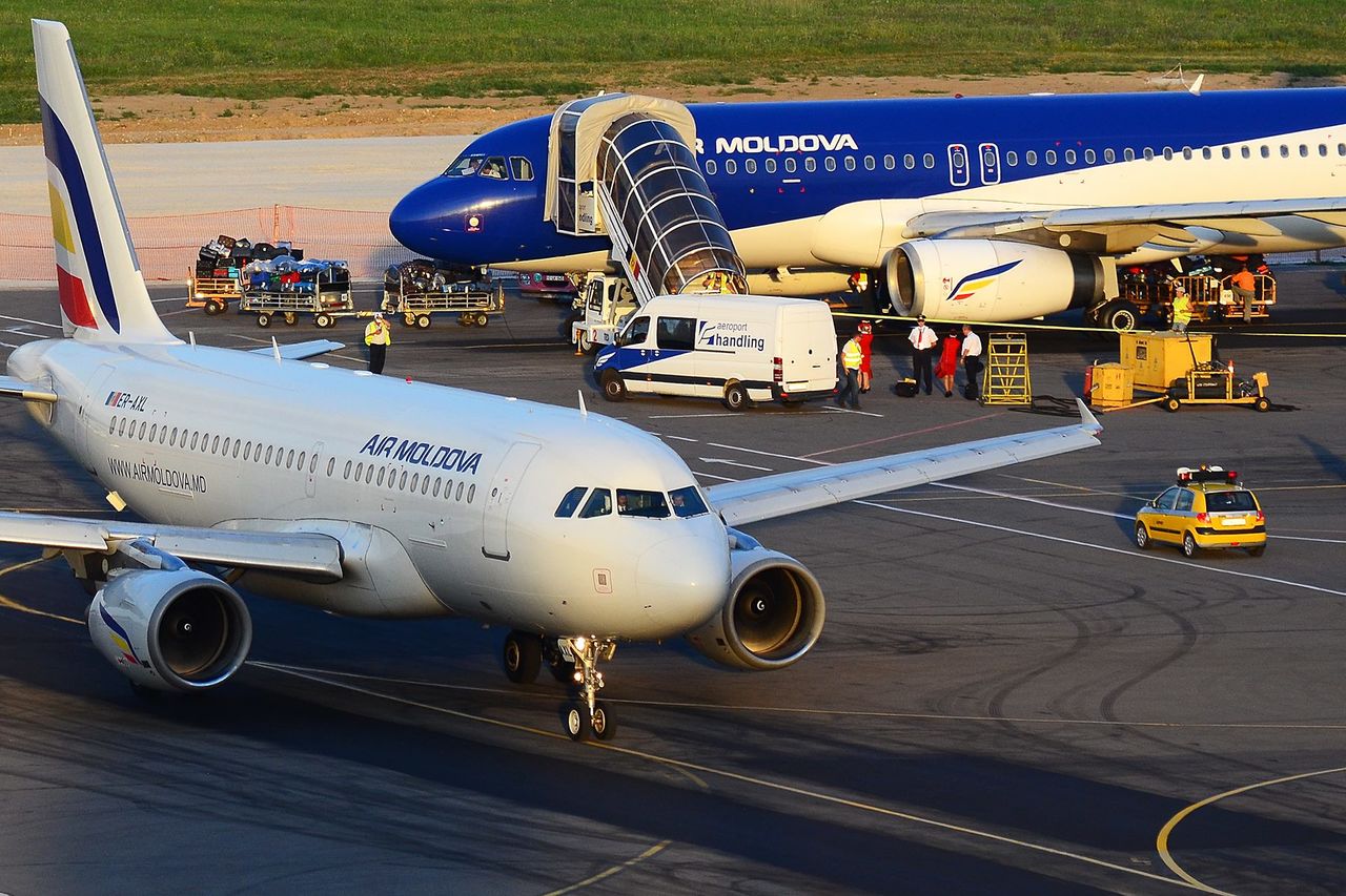 Сотрудники Air Moldova жалуются на задержку зарплаты. Фото: Юрий Толстик.
