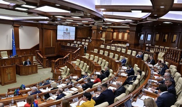 Парламент утвердил новый способ распределения бюджетных денег партиям.