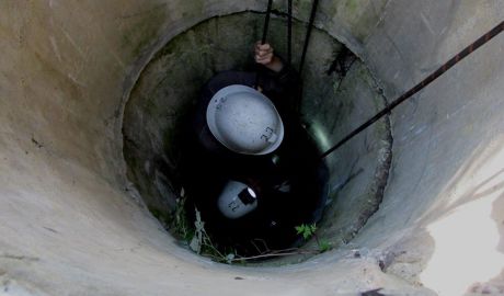 Un adolescent de 12 ani a căzut într-o fântână. Foto: Facebook/DSE