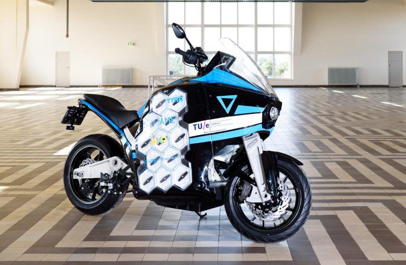 Ocolul Pământului în 80 de zile, pe motocicletă electrică.