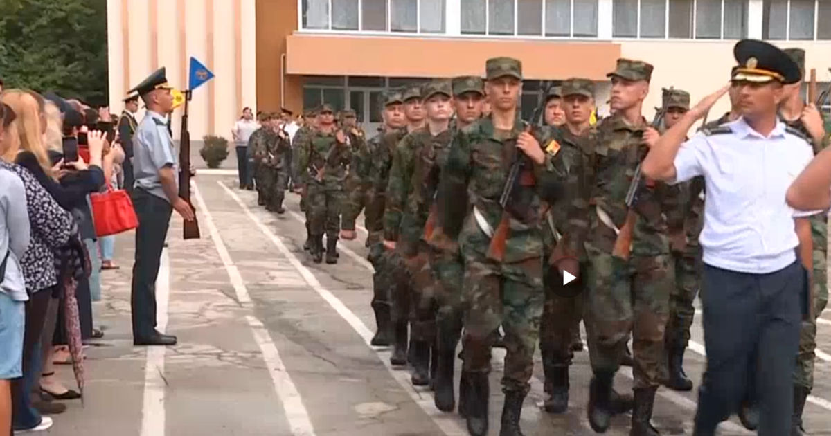 Курсанты Военной академии "Александру чел Бун" принесли присягу.