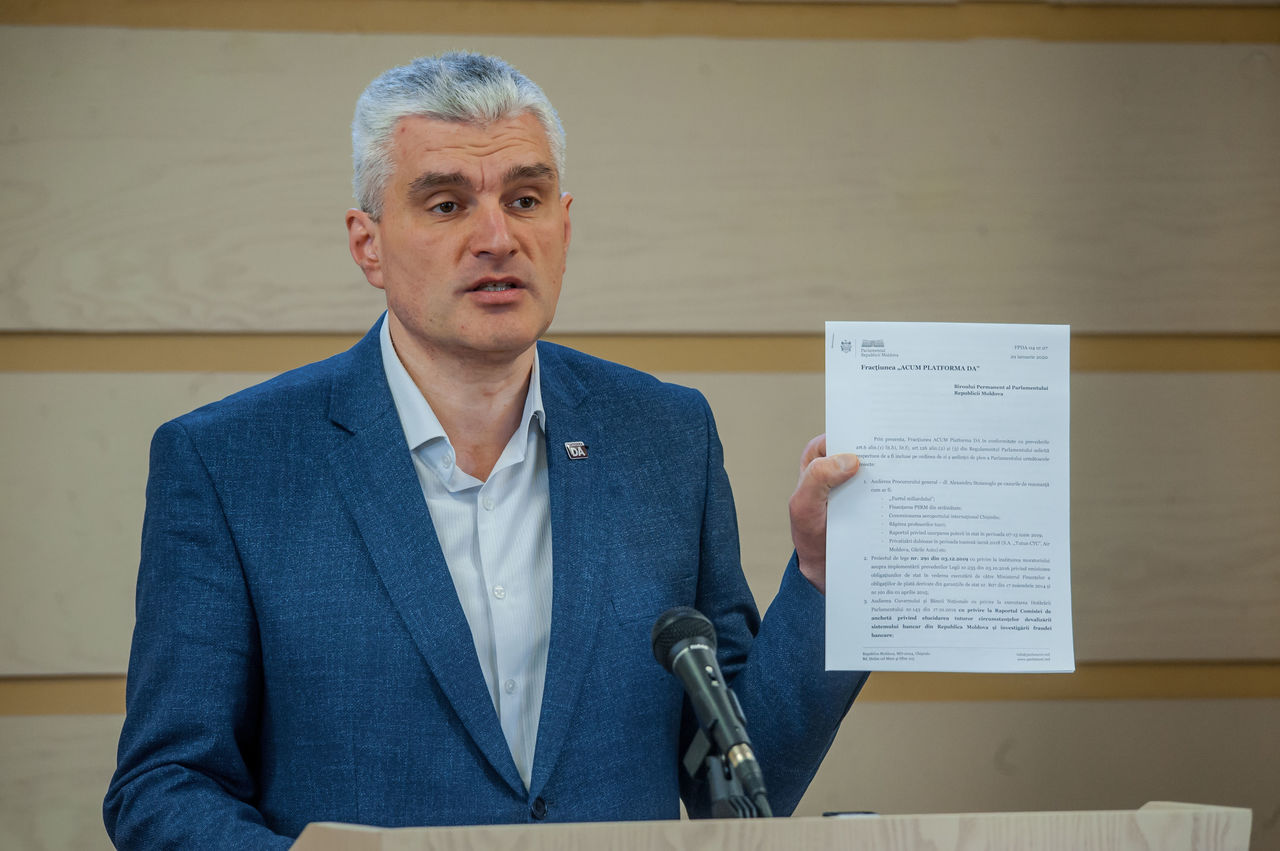 Слусарь о брате Мустяцэ: Он причастен к краже миллиарда.