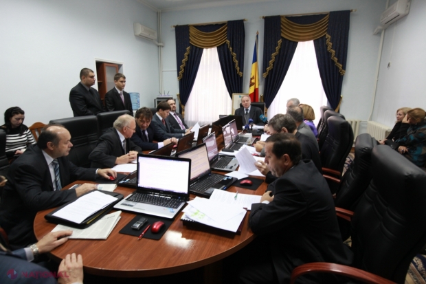 În preajma sărbătorilor de iarnă, Consiliul Superior al Magistraturii s-a pus pe cumpărături.