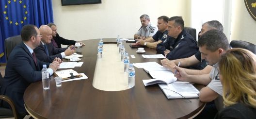 Полиция будет следить за порядком во время выборов в Европарламент .