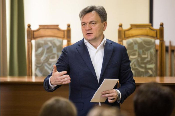 Премьер побеседовал с бизнесменами и представителями служб Страшенского района.