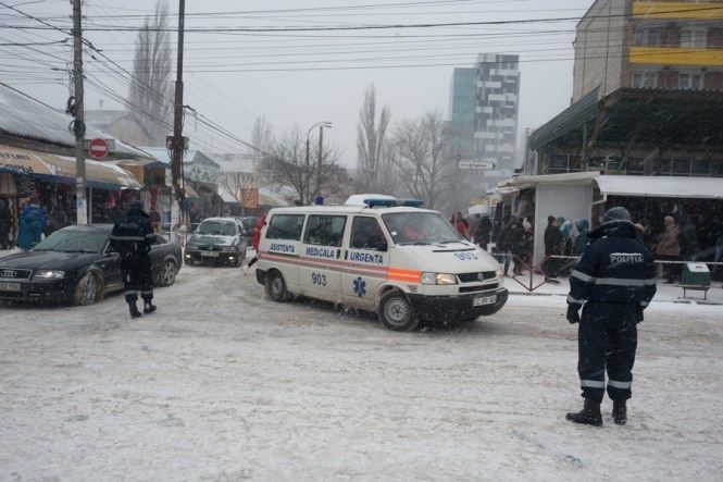 13 машин скорой помощи застряли на национальных трассах.