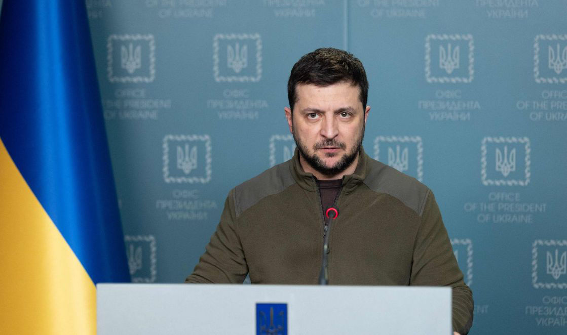 Зеленский: Россия готовит свое общество к ядерному удару.