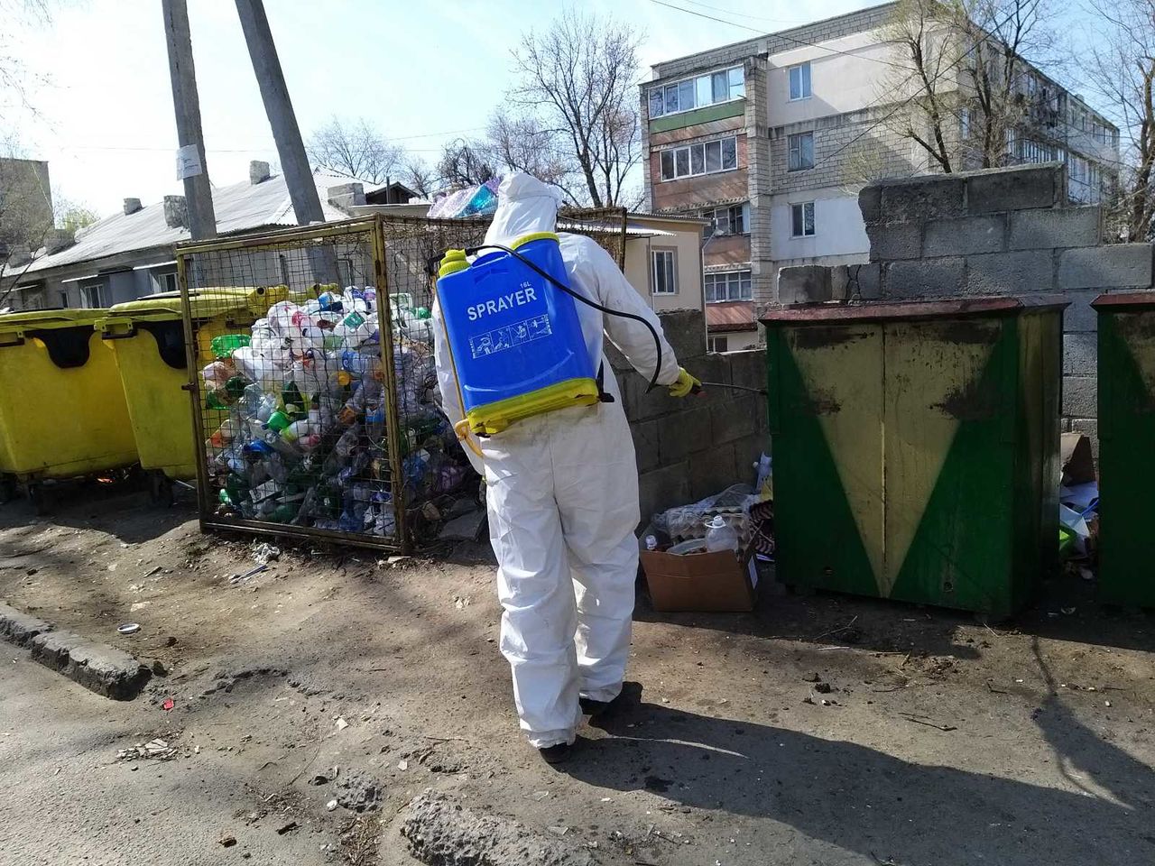 В столице продолжается  дезинфекция территорий.