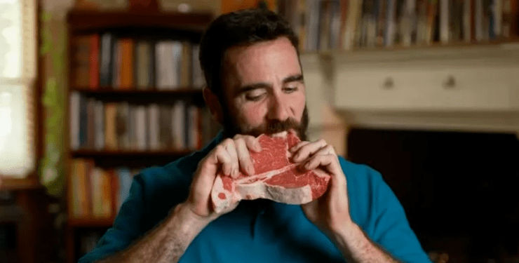Американец рискует жизнью, питаясь каждый день сырым мясом.