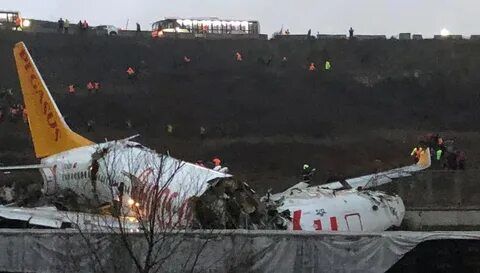 Минтранс Турции рассказал подробности ЧП с загоревшимся в аэропорту самолетом.