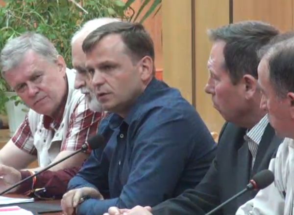 Представители платформы DA ушли, чтобы продемонстрировать отношение власти к народу.