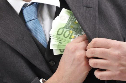 Следователь Инспектората полиции Чекан был задержан за взятку в €4000.