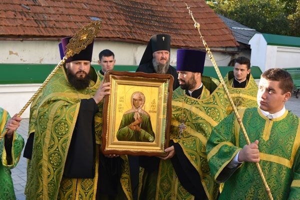 Множество верующих стекаются в обитель, чтобы почтить память блаженной Агафии.