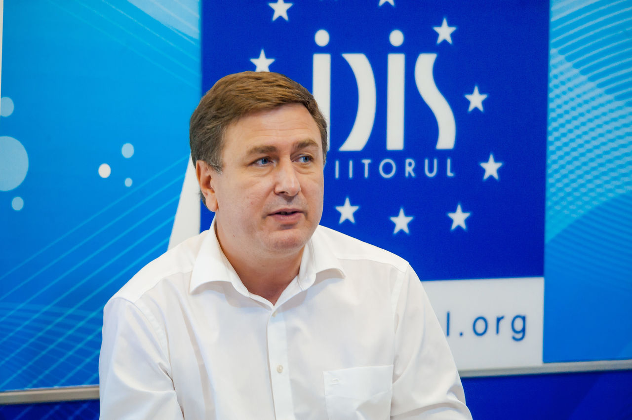 Экономист Вячеслав Ионицэ утверждает, что молдаване не верят во вклады. Фото: Point