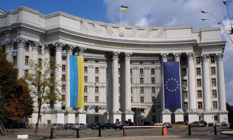 Министерство иностранных дел Украины выразило решительный протест в связи с визитом Владимира Путина в Крым.