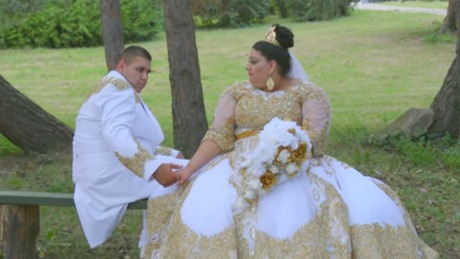 Цыганская свадьба с дождем из золота и купюр в 500 евро.