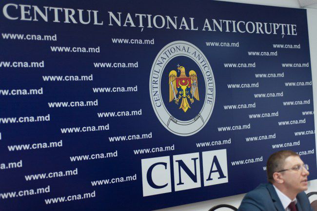 În 2016, CNA a depistat şi contracarat 858 de infracţiuni de corupţie. Foto: Sandu Tarlev