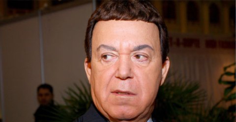 Певец сообщил, что предпочитает сделать заявление об этом через средства массовой информации.