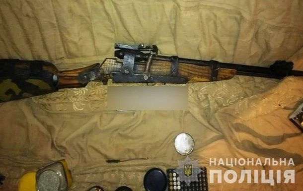 В Киевской области мужчина изготавливал оружие для обороны села.