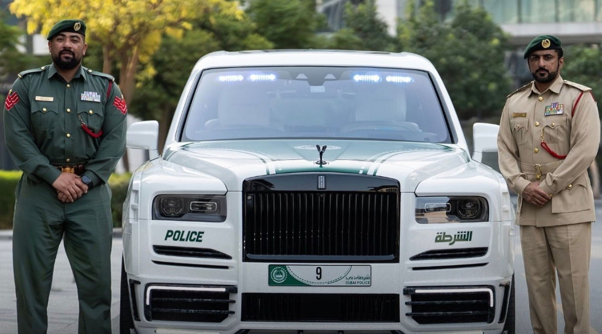 В Дубае патрульная полиция пересела на Rolls-Royce и 720-сильный "Гелендваген".